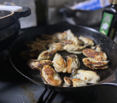 バーミキュラで調理する牡蠣料理